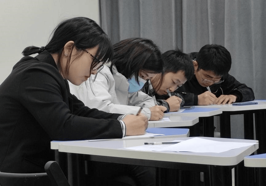 吕文扬导师提升学员公众表达心理素质