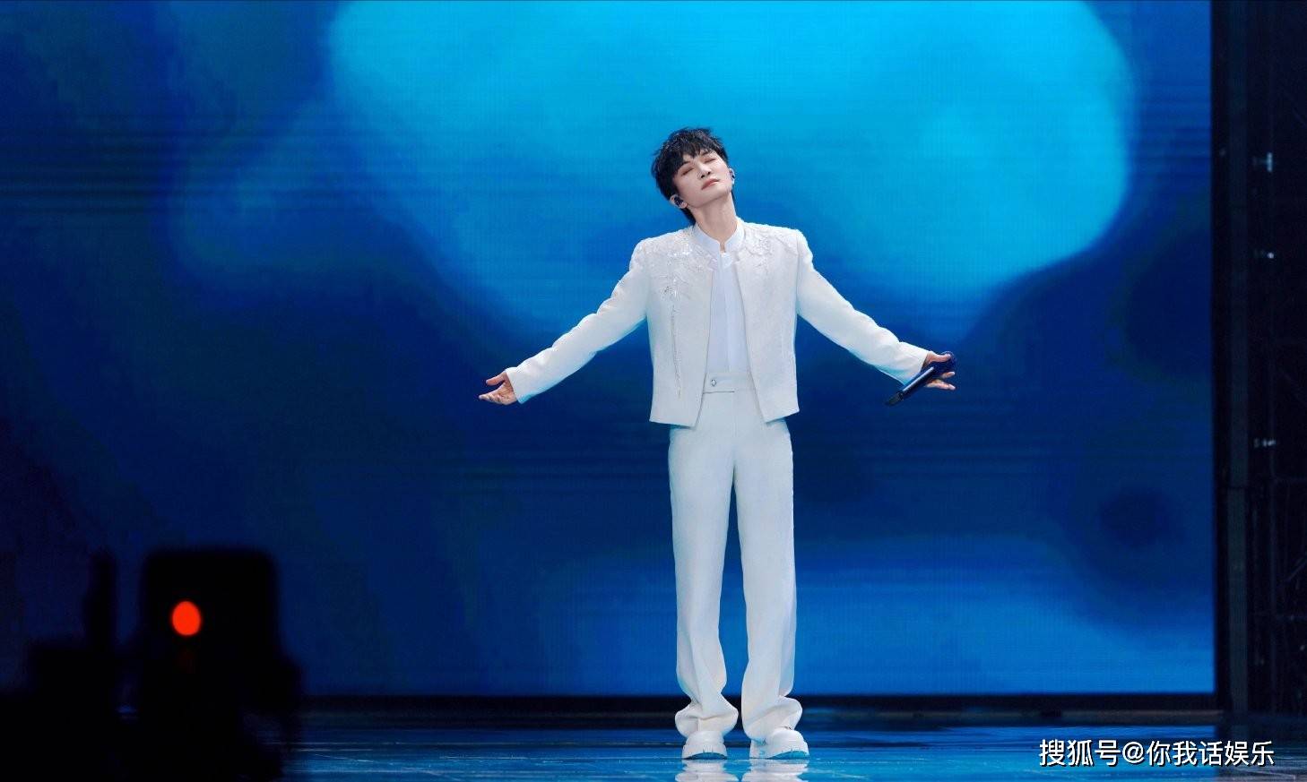 kaiyun-周深广州縯(yǎn)唱会传来好消(xiāo)息！周深工作室发文：双场门票预售售罄