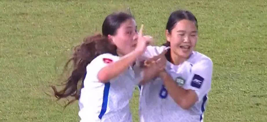 U20女足首次失球!防线被攻破,刘晨遭遇穿裆,科林贝尔紧急应对