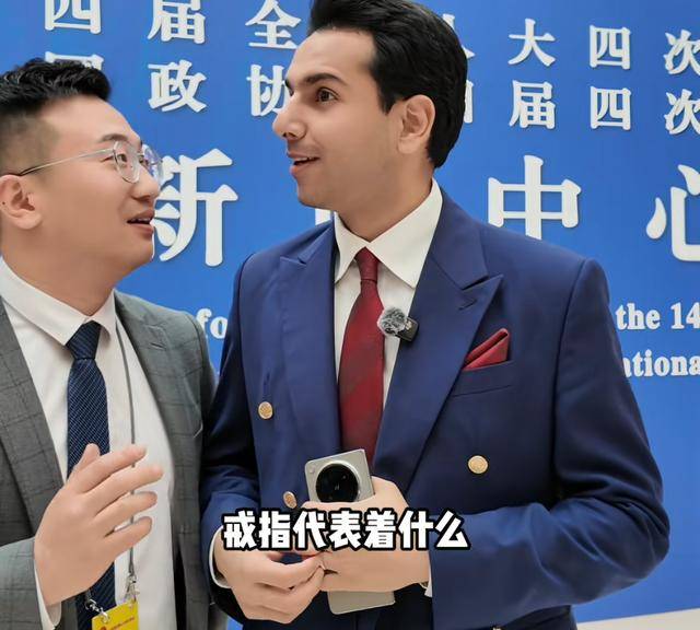 恭喜!他们官宣订婚!网友热议