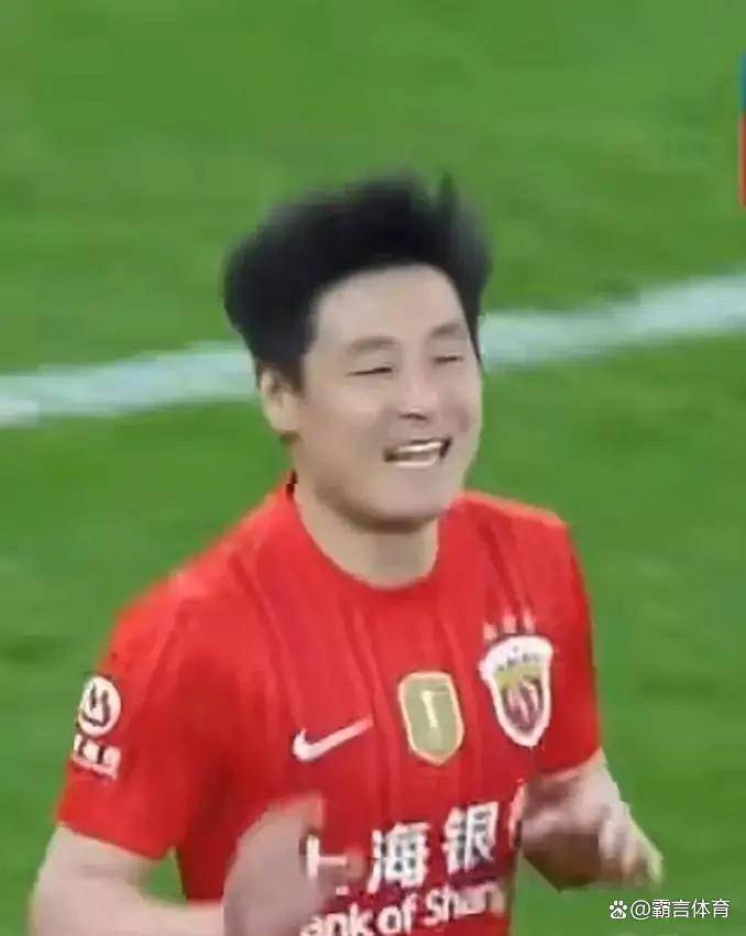 武磊再现门前嗅觉!海港替补席先一步沸腾
