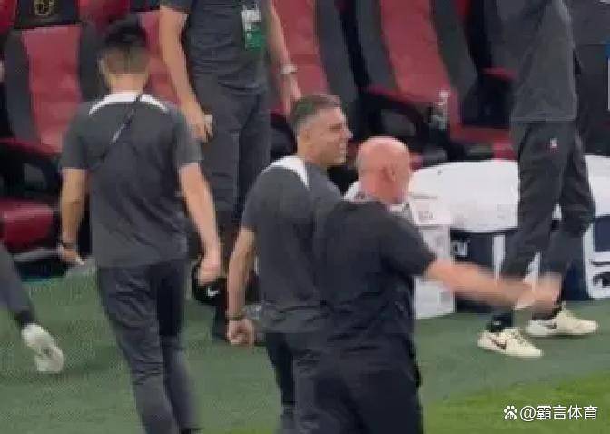 武磊再现门前嗅觉!海港替补席先一步沸腾